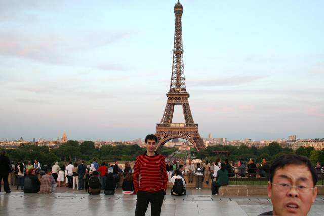 I tried to take a picture of the Eiffel Tower.