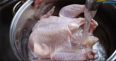 This Is Why You Should Never Wash Raw Chicken Before Cooking It, Do This Instead!
