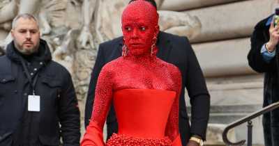 Doja Cat's Paris Fashion Week Look Triggers Trypophobia Outbreak Among Fans