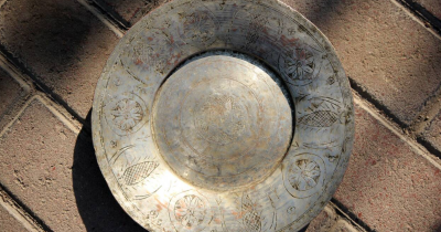 Father Leaves House To Younger Daughter, Older Daughter Inherits Only A Dirty Dish