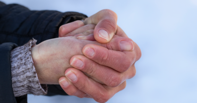 Doctor's Warning To People Whose Fingers And Toes Change Color And Feel Numb In The Cold
