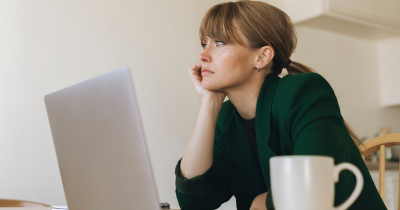 Psychologists Say Lonely Women In The U.S. Might Show These 10 Behaviors Without Even Realizing
