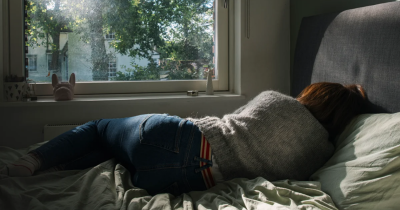 Doctor Shares Why Keeping Your Windows Closed At Night Might Be Messing With Your Sleep